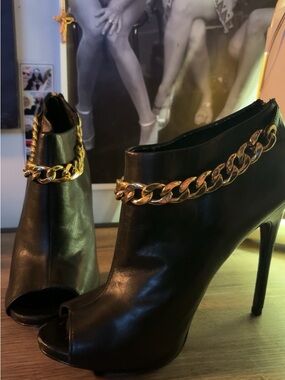 Steve Madden Black Peep-Toe Stiletto Ankle Boots with Gold Chain